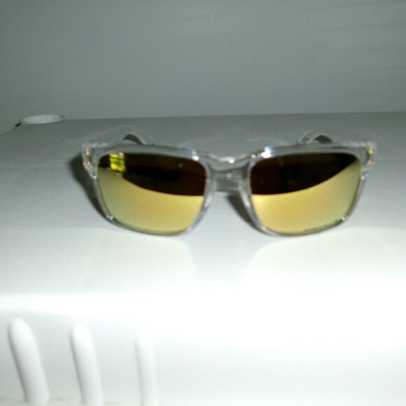 Womens Oakley Sunglasses Gold Polarized PRIZM Lens "LIKE NEW" - Picture 2 of 4